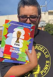 Cliente El Coleccionista con álbum Panini en Paraná